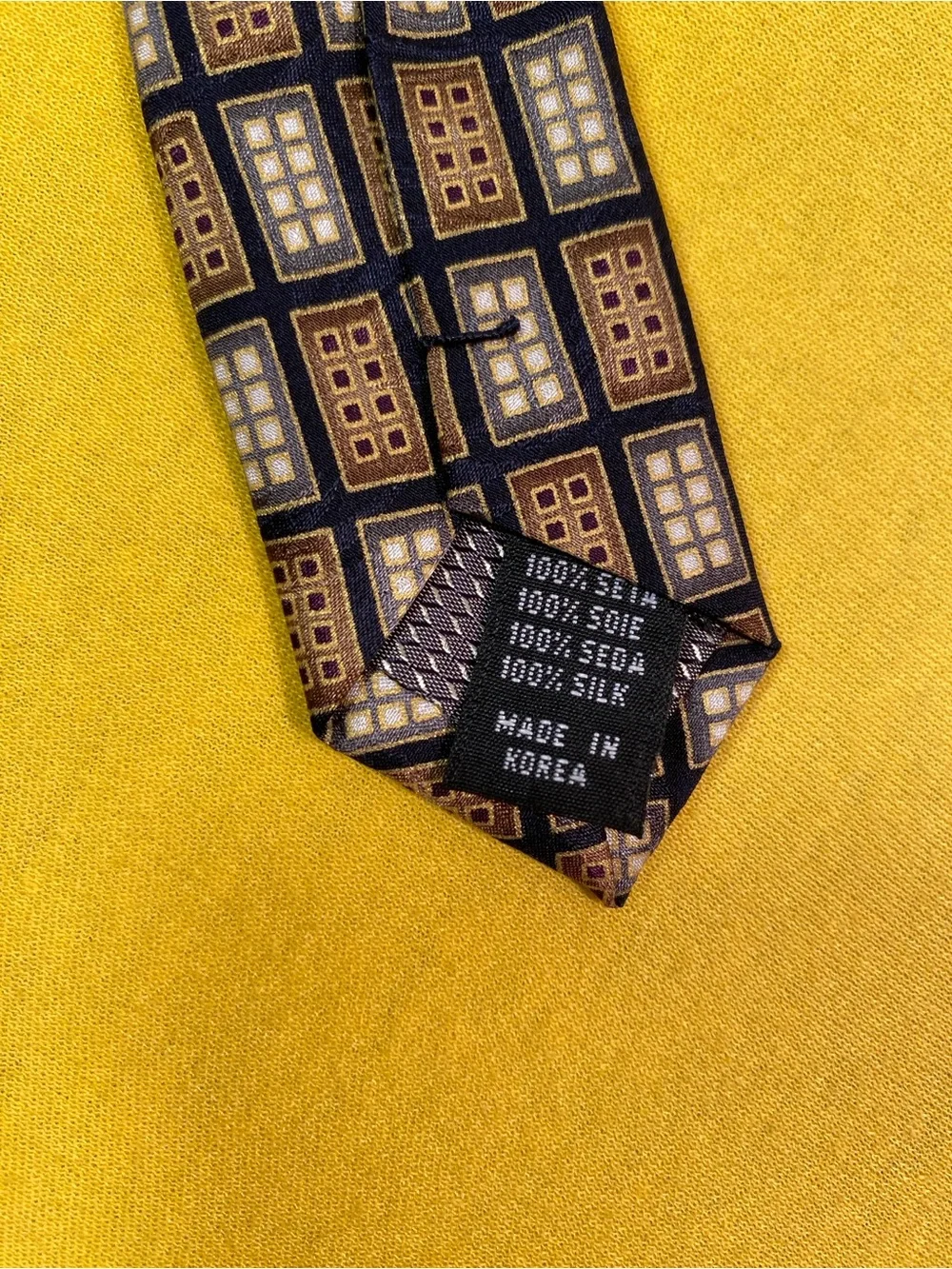 Mens Geometric Silk Tie in Brown and Black